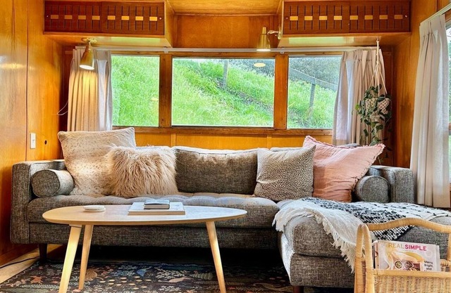The Spartan is a fun 1950's vintage trailer under oak trees overlooking a 1 acre organic farm!