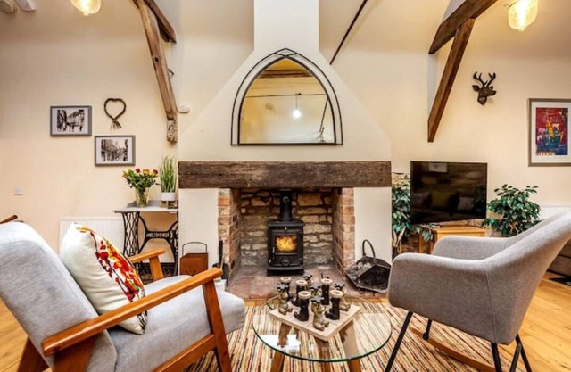 The Stocks Barn, renovated 1750’s barn in picturesque Lincolnshire cliff village