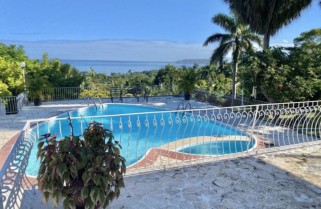 The Suite at Rhyne House/Montego Bay Book 0ne or more Bedrooms