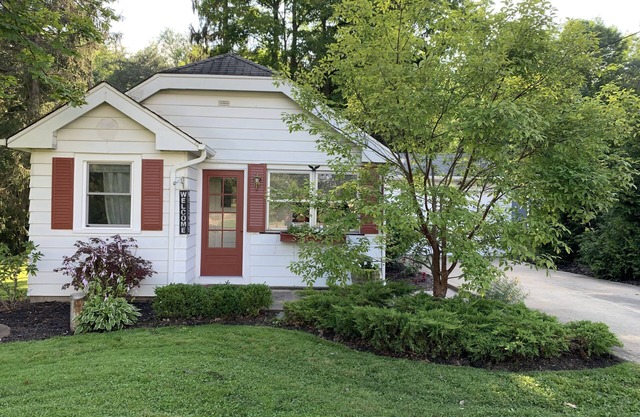 The Sunshine Cottage of Chagrin Falls: Monthly Rental +
