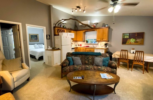 The Susannah - 1 Bd/1BA Furnished Apartment - Near Lake and Bike Trails, Mercer