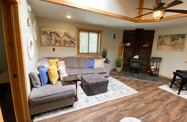 The Tree House | Perfect Couples Cabin