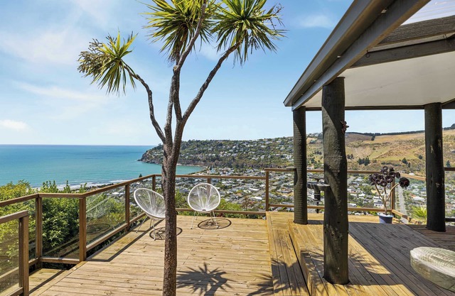 The Ultimate Cecil Wood Stay - Hot Tub, BBQ & Views