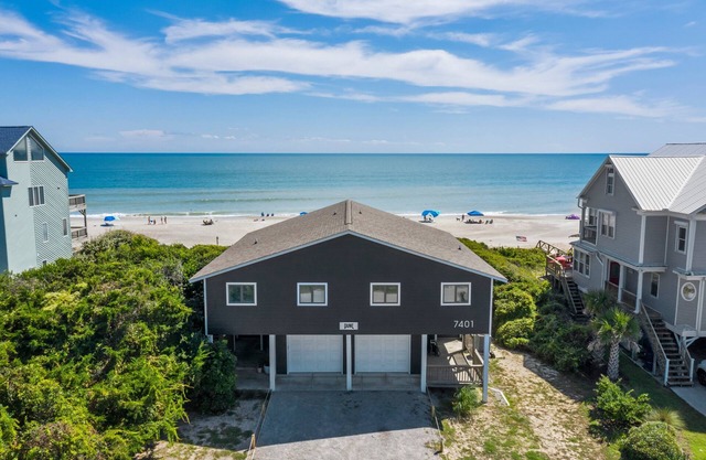 The ultimate OCEANFRONT bungalow close to everything