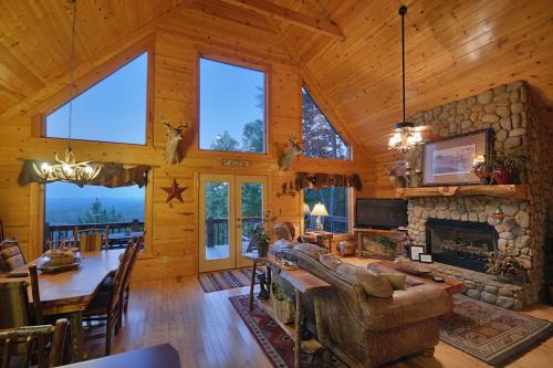 The View Sweeping mountain views gas fireplace game room hot tub