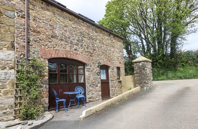 THE WAGON HOUSE, pet friendly, with a garden in Polyphant