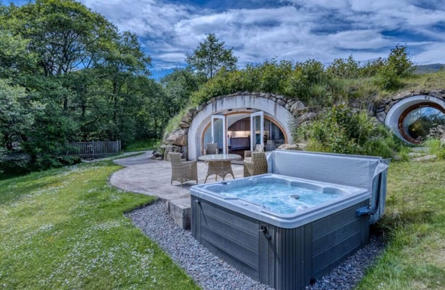 The Warren - Hobbit House & Hot Tub at Loch Tay