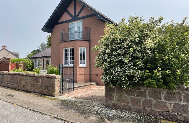 The West Wing, your self contained luxurious rural haven.