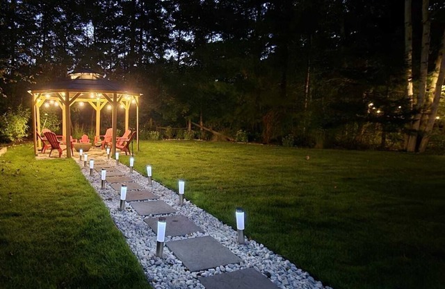 The Wooded Oasis - Cozy Winter Cottage w/Hot Tub & Sunken Firepit
