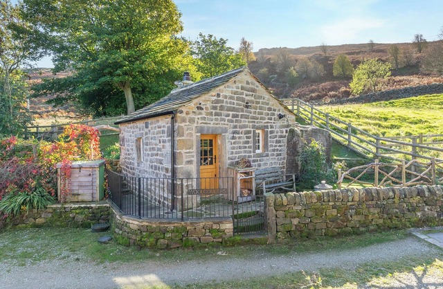 The Woolcombers is an idyllic and romantic retreat for two situated in Ilkley.