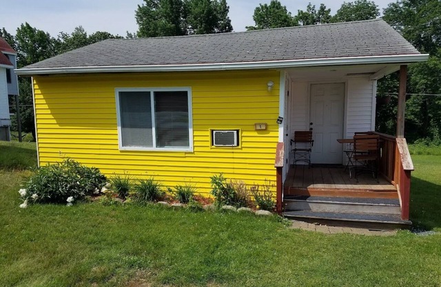 The Yellow 2 Bedroom Cottage @Twin Hills Cottages