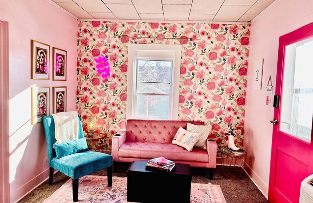 Think Pink: 1 Bed/1Bath/Kitch/Deck/Grill/Laundry/Firepit-Up to 4pp-Pet Friendly