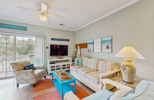 Third-floor condo with balcony, near the beach/golf courses/planetarium
