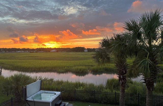 Third Row duplex with Private Pool and Hot Tub in Garden City Beach