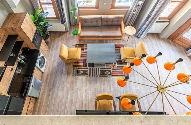 This apartment is a 1 bedroom(s), 2 bathrooms, located in Fatih, İstanbul.