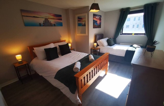 This apartment is a 2 bedroom(s), 2 bathrooms, located in Belfast, Northern Ireland.