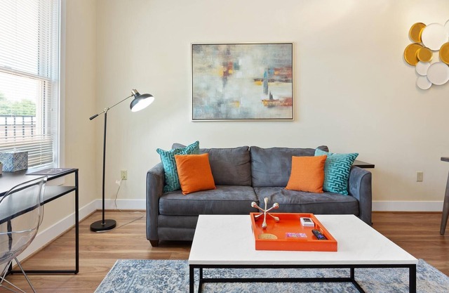 This apartment is a 1 bedroom(s), 1 bathrooms, located in Alexandria, VA.