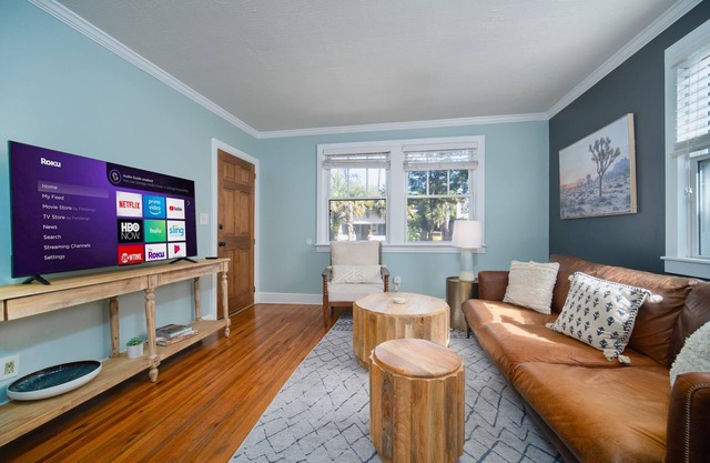 This apartment is a 1 bedroom(s), 1 bathrooms, located in Jacksonville, FL.