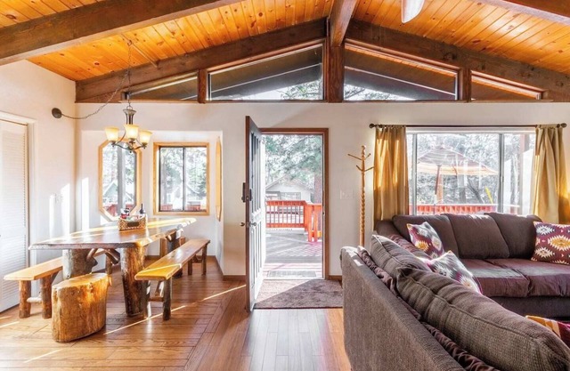 This cabin is a 2 bedroom(s), 2 bathrooms, located in Big Bear, CA.