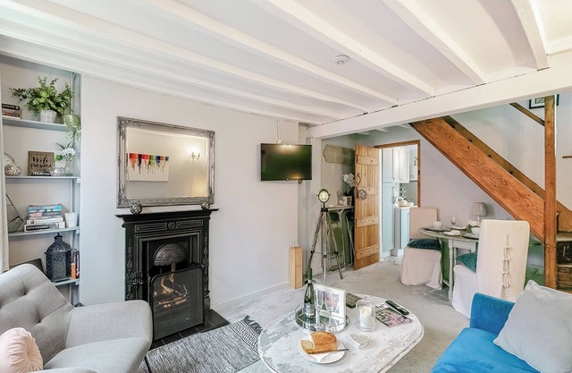 This cosy retreat is the perfect base for exploring the Cotwolds.