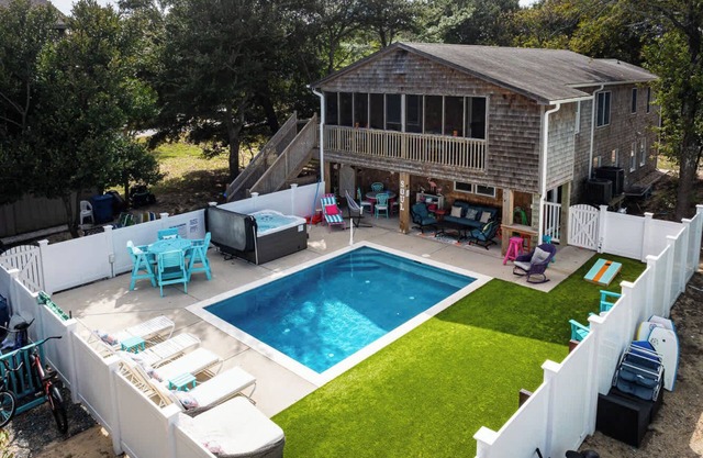 This Home Has It All! Location, Amenities, & More!