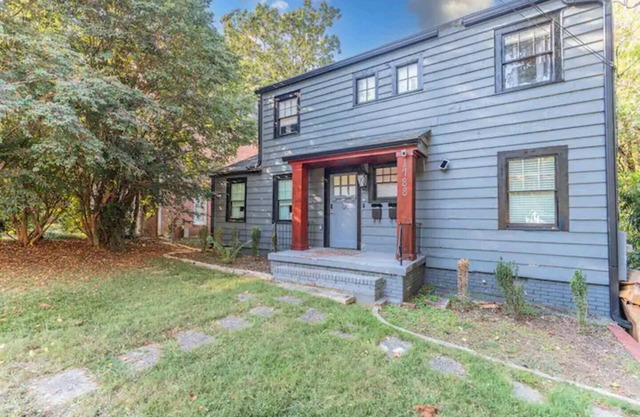 This house is a 4 bedroom(s), 2 bathrooms, located in Atlanta, GA.