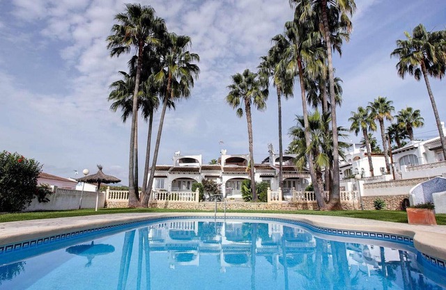 This is a cute, compact, terraced holiday home, with great facilities - perfect for a small family.
