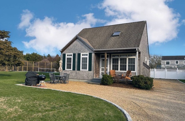 This Romantic Cottage is Simply a Cut Above -