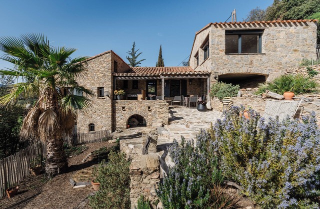 This sheepfold embodies the dream of a perfect balance between nature and serenity.