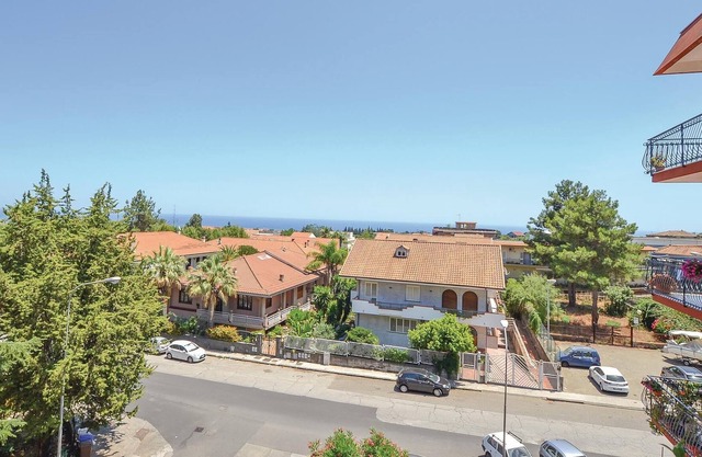 This spacious and bright apartment is located only 4 km from the beach and in the middle of the Sici