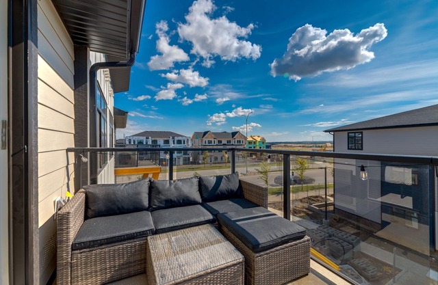 This townhouse is a 3 bedroom(s), 2.5 bathrooms, located in Calgary, AB.