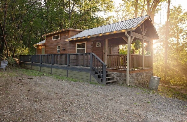 Thomas Cabin | Forest Tiny Cabin with Hot Tub