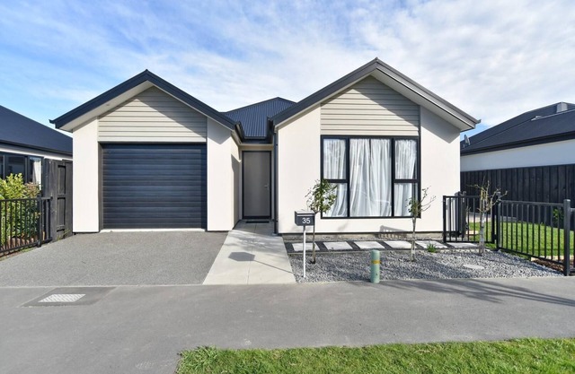 Thomas Townhouse - Modern townhouse located in Addington