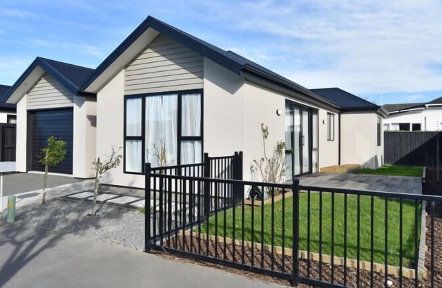 Thomas Townhouse-Modern townhouse located in Addington