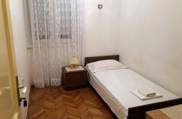 Three bedroom apartment near beach Drašnice, Makarska (A-23448-a)
