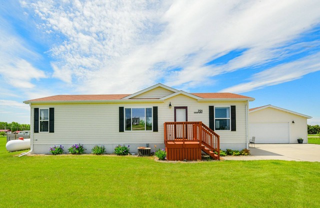 Three bedroom home on a large lot with a lake view