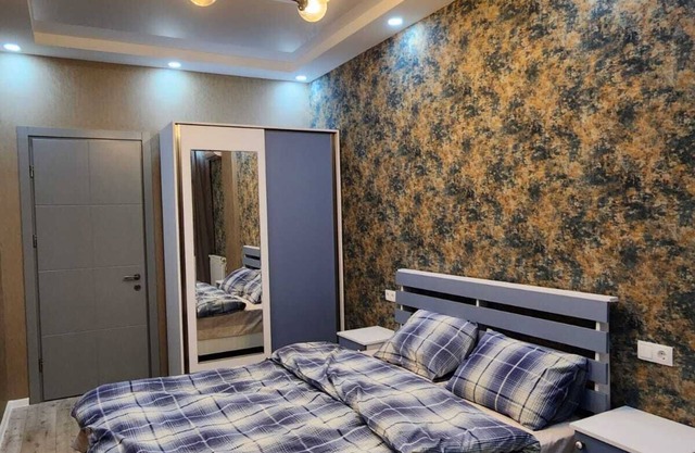Three bedrooms apartment on Kandelaki st.