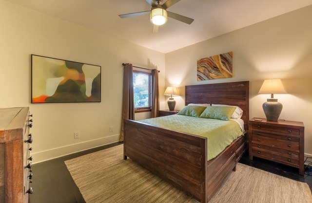 Three Blocks to Park Ave, 2 Blocks to WP Village!