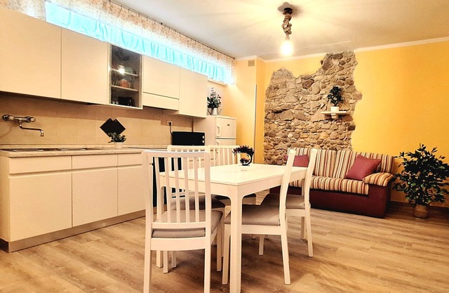 Three-room apartment Lake Garda view wi-fi smart TV air conditioner table on terrace