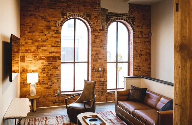 Three Trails 2 Story Townhouse Historic Downtown | Wine Country