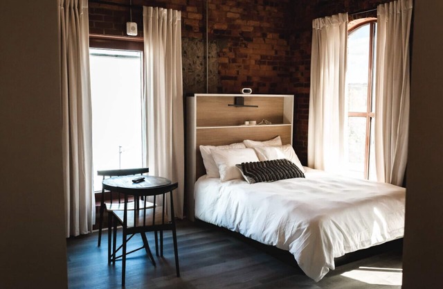 Three Trails Studio Loft Historic Downtown | Wine Country | Rooftop Deck
