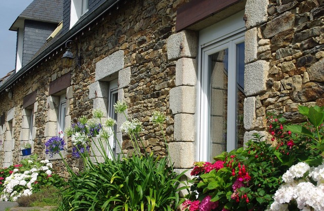 Ti Goudoul, eco-friendly gite 2km from beach and port. Babies welcome.