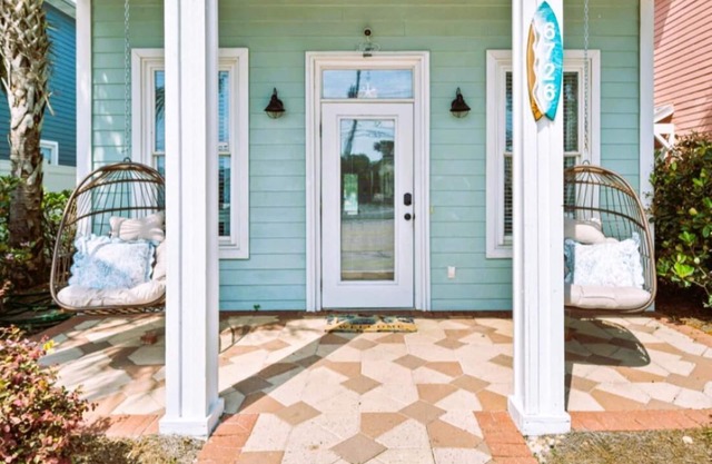Tidepool Manor - Newly Remodeled -Walk to Beach -Private Heated Pool - Sleeps 15