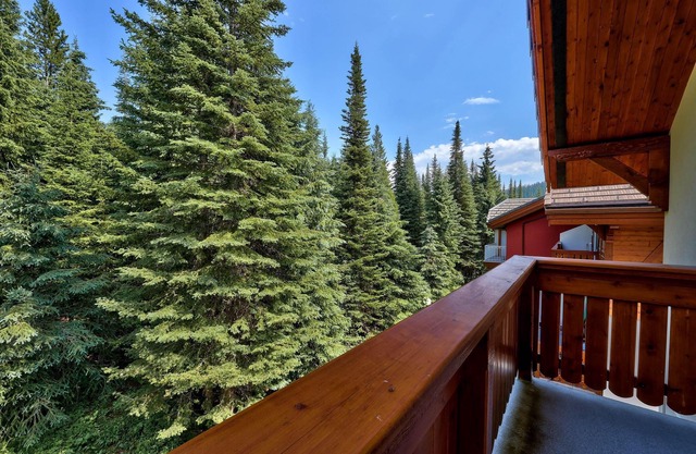 Timberline 24: Charming 2BDRM, 3 Storey Townhome w/Private Hot Tub