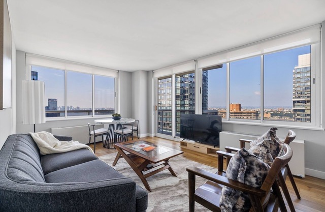 Time Square Luxury Huge Two-Bedroom Apartment King Beds