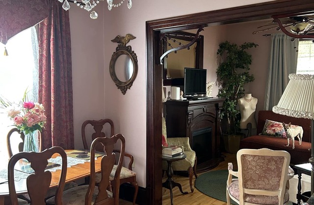Timeless elegance, pet friendly, in the famous Parlee Beach coast of NB.