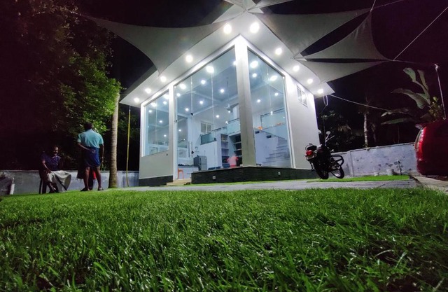 TINY GLASS HOUSE Airport