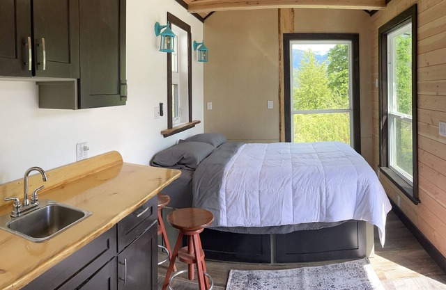 Tiny Home 5min to Nelson and mountain activities :)