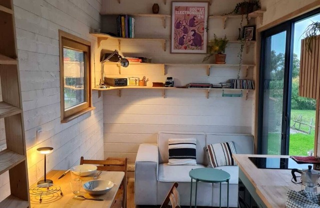 Tiny House: panoramic view of nature