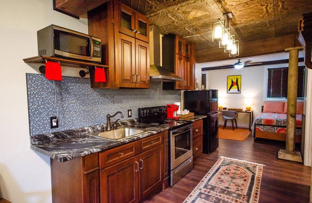 Tobacco Warehouse Inn